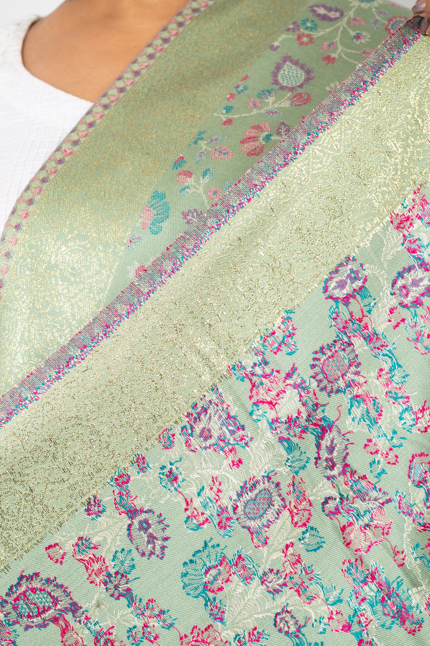 Elegant Zari Stole – Luxurious Silk Wrap with Exquisite Gold Thread Embroidery