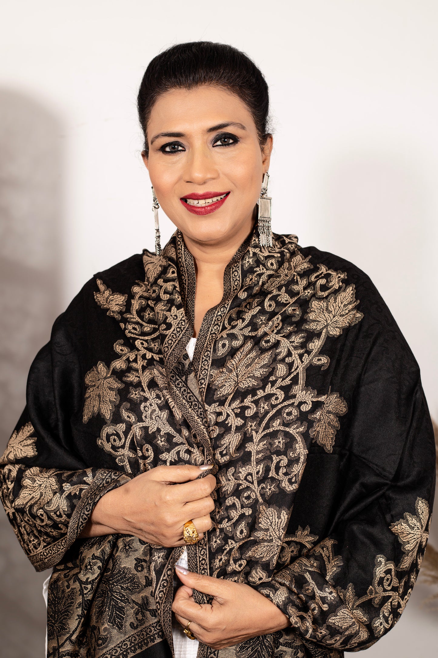 Elegant Eska Stole – Handcrafted Silk Shawl with Intricate Gold Zari Embroidery