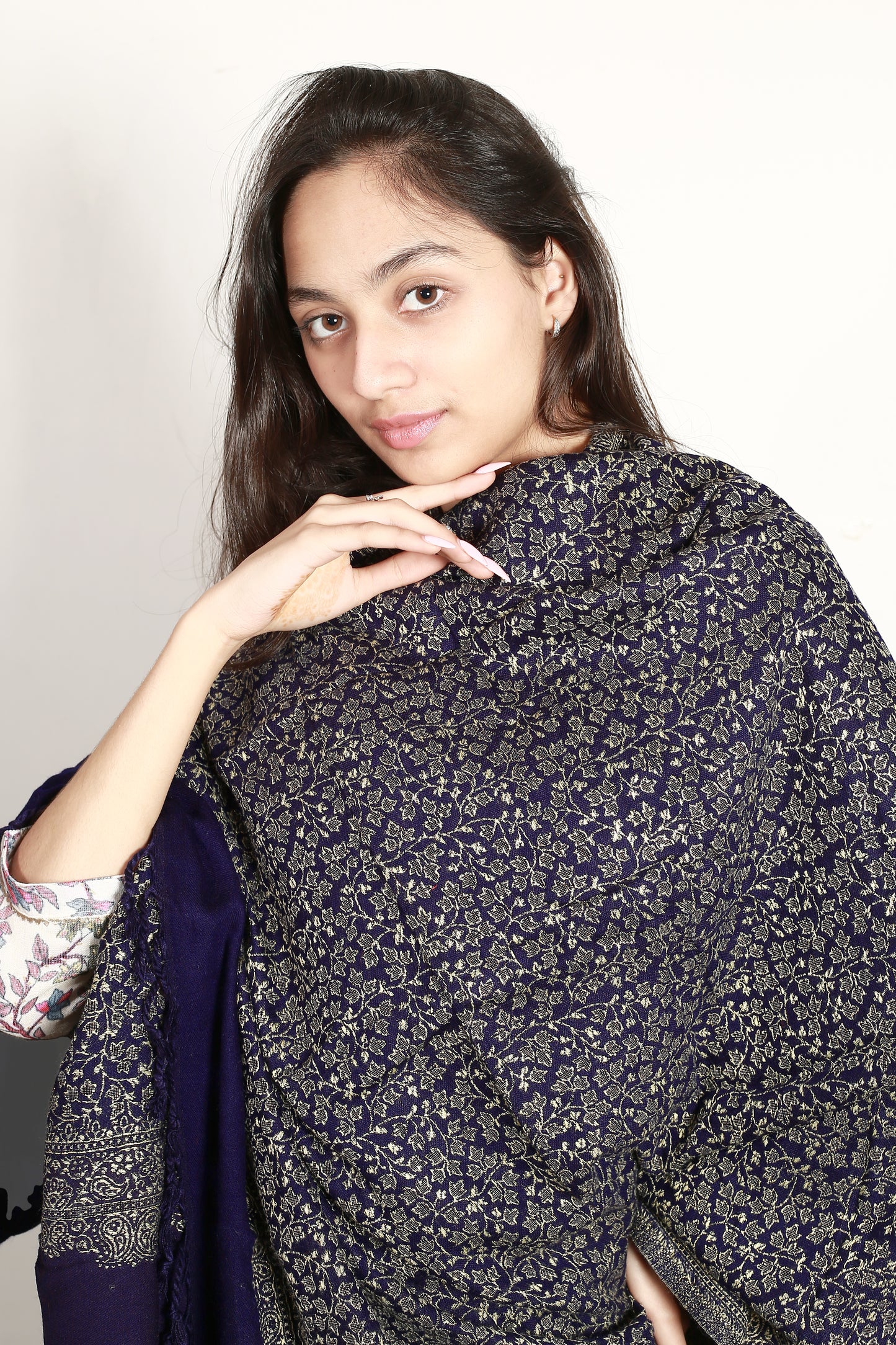Self Zari Shawl – Elegant Kashmiri Pashmina with Fine Hand Embroidery