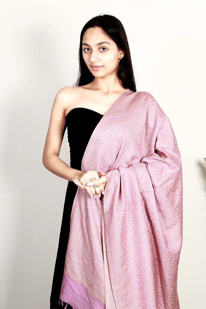 Lavender Zari Shawl & Hand-Embroidered Sling Bag – New Year Special combo Offer