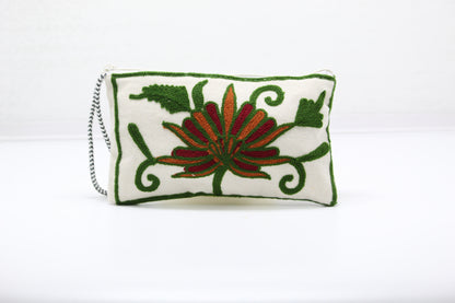 Pouch Vogue: Handmade Embroidered Pouch