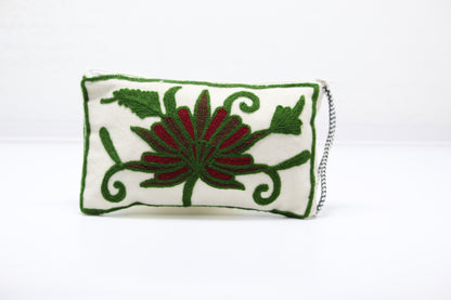 Pouch Vogue: Handmade Embroidered Pouch