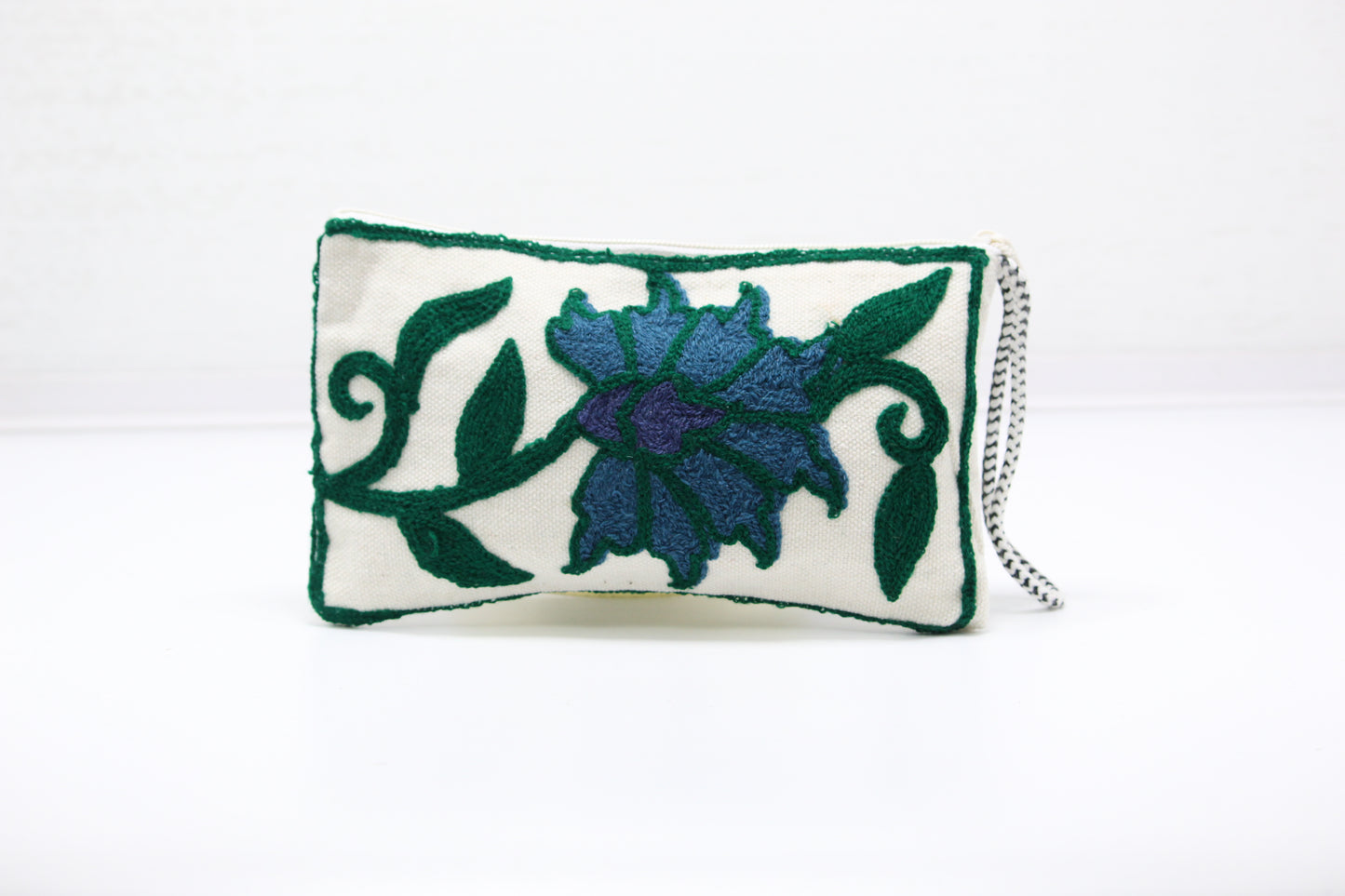 Pouch Allure: Handmade Embroidered Pouch