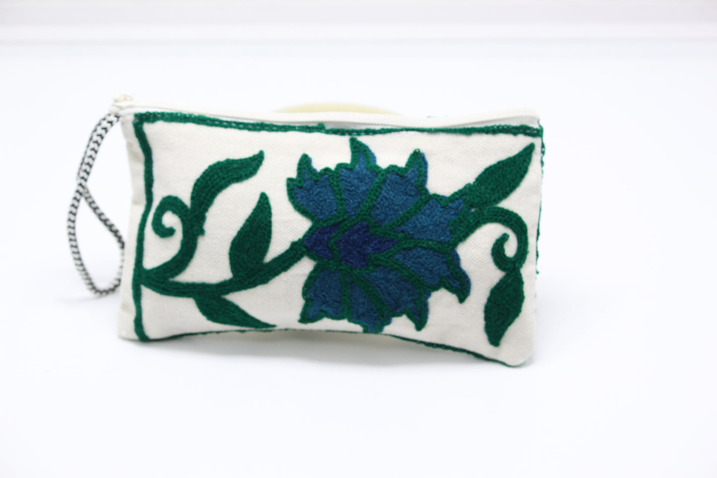 Pouch Allure: Handmade Embroidered Pouch