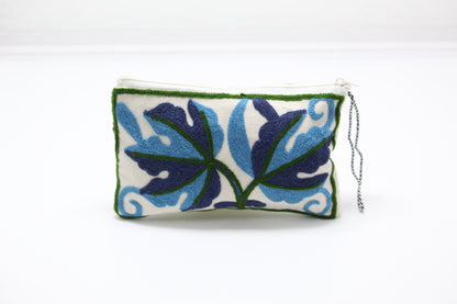 Pouch Sophisticate: Handmade Embroidered Pouch