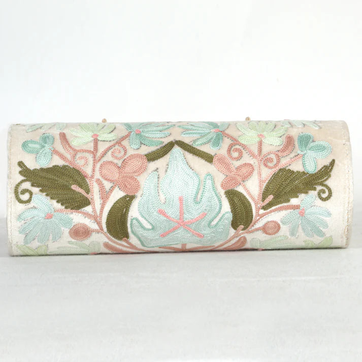 White Lagdi Patta Shawl & Duffle Bag Combo – Lohri Special Offer