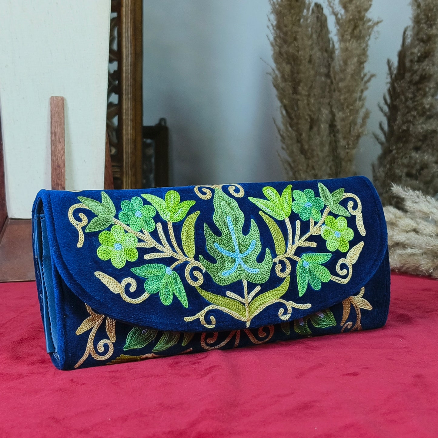 Premium Velvet Hand Pouches: Weaving Mystery’s Signature