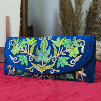 Premium Velvet Hand Pouches: Weaving Mystery’s Signature