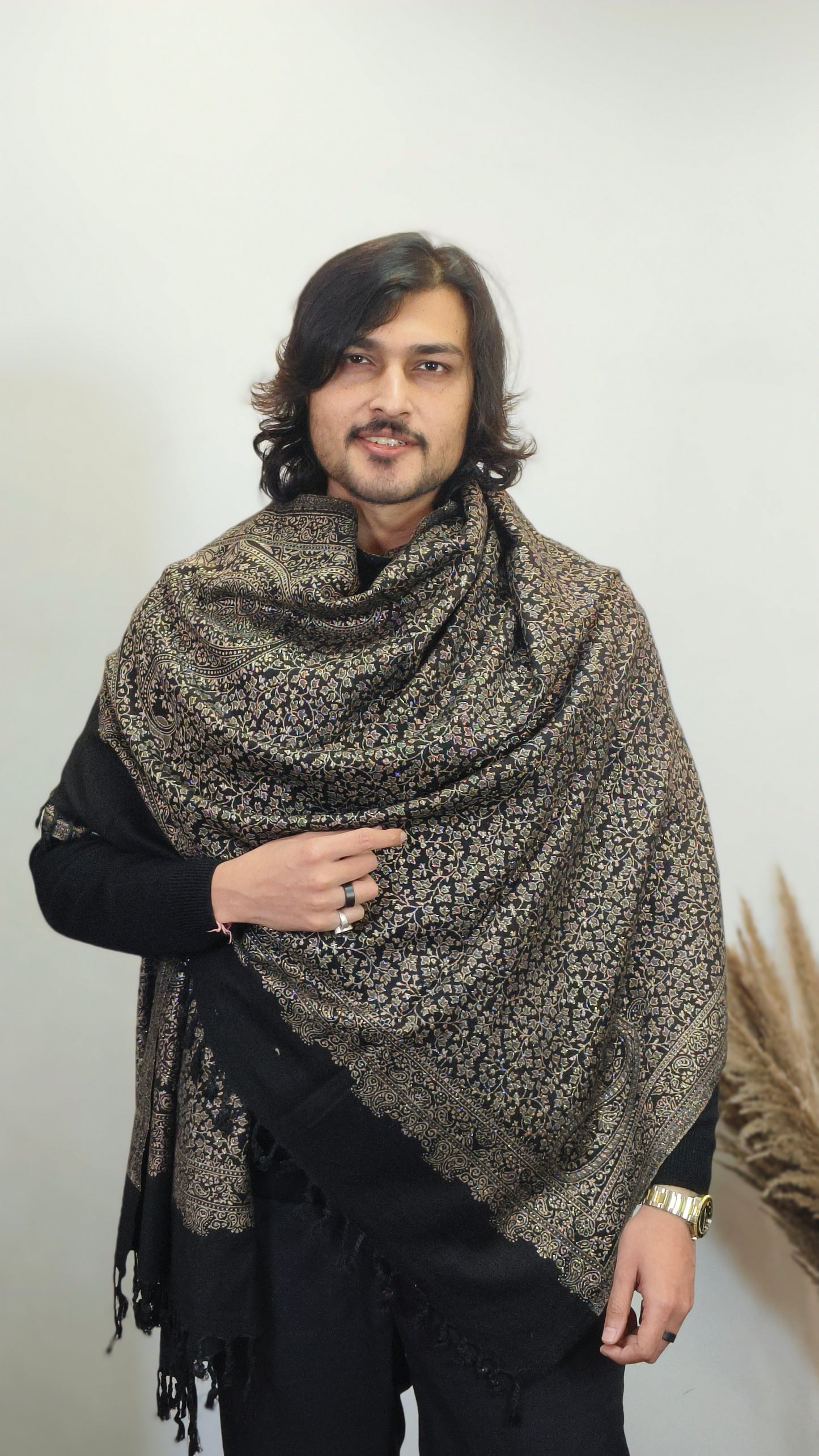 Weaving Mystery: Zari Shawl for Men – Crafted with Exquisite Kashmiri.