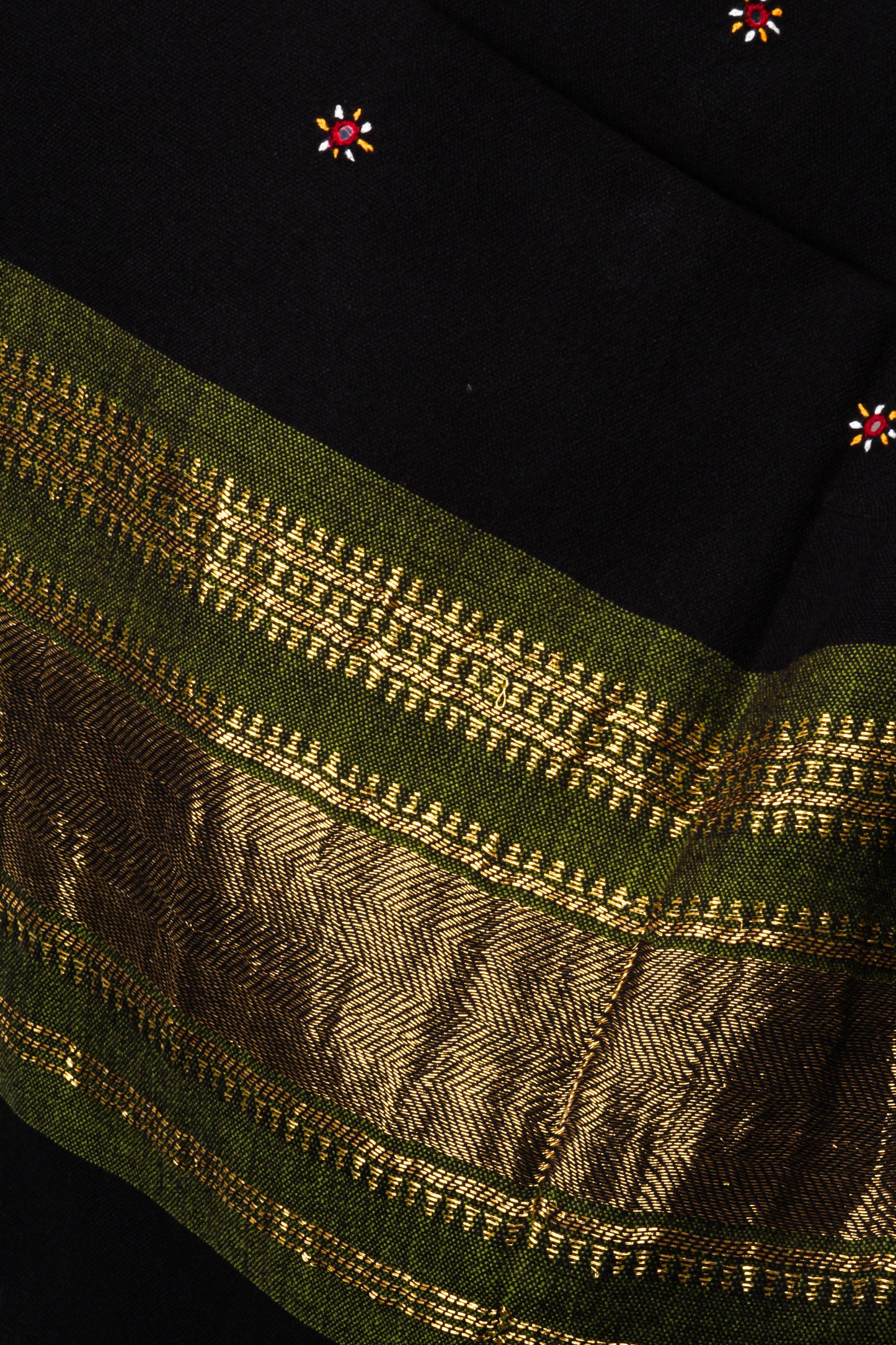 Lagdi Patta Shawl – Handcrafted Kashmiri Woolen Shawl with Exquisite Lagdi Patta Embroidery