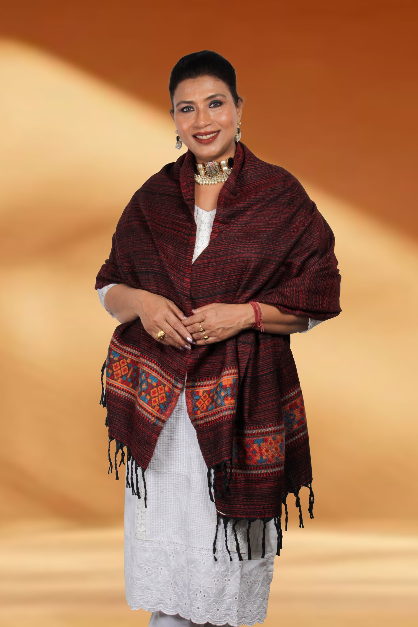 Tibetan Shawl – Unique Hand-Embroidered Shawl with Tibetan Motifs, Combining Tradition with Modern Elegance