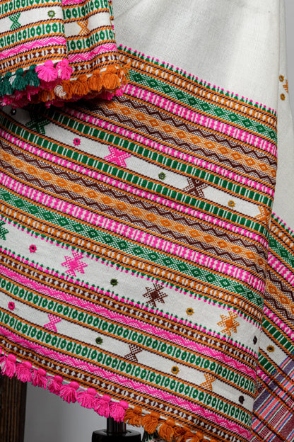 Experience Tradition with Weaving Mystery’s Handmade Kutch Bhujodi Shawl – Artisan Craftsmanship Redefined