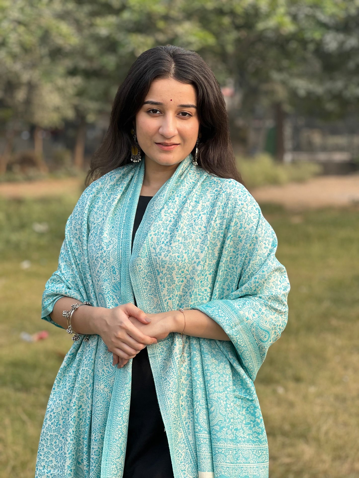 Blue jacquard Stole – Elegant Weave, Timeless Style