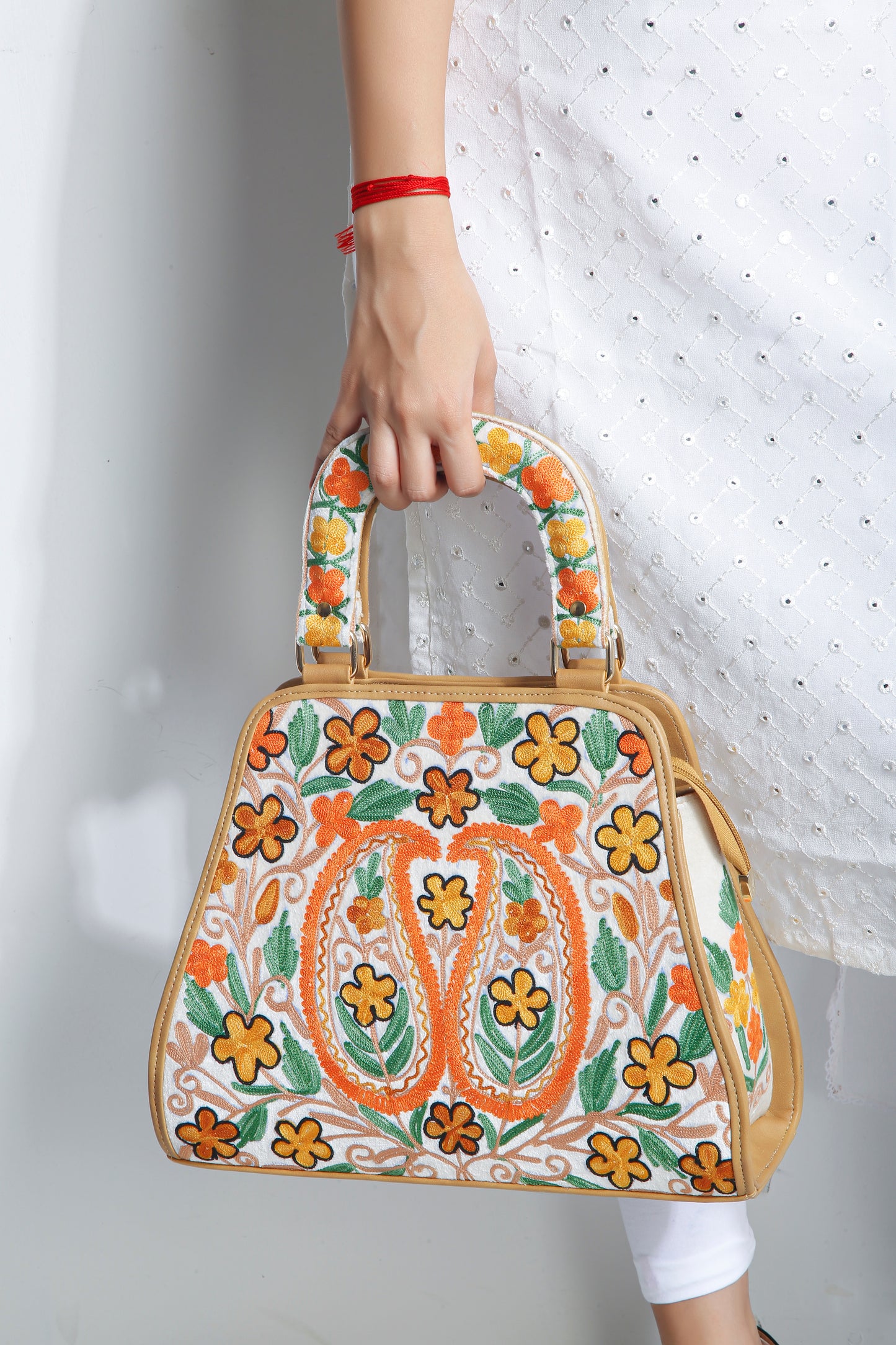 Exquisite Artistry: Hand Embroidery Handbag Collection