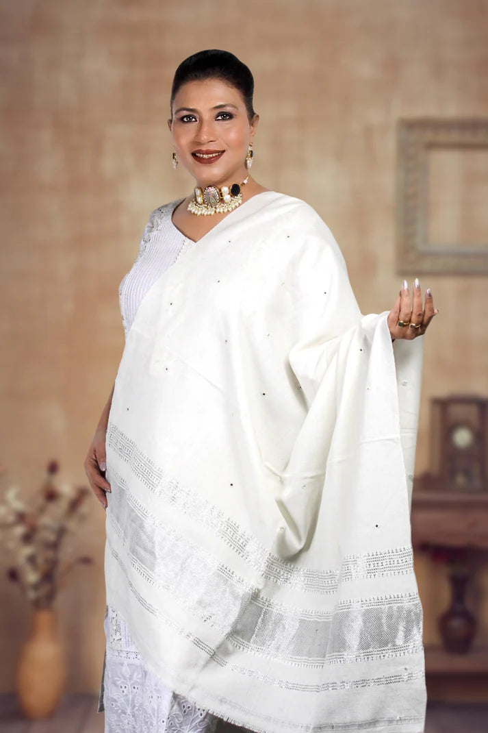 White Lagdi Patta Shawl & Duffle Bag Combo – Lohri Special Offer