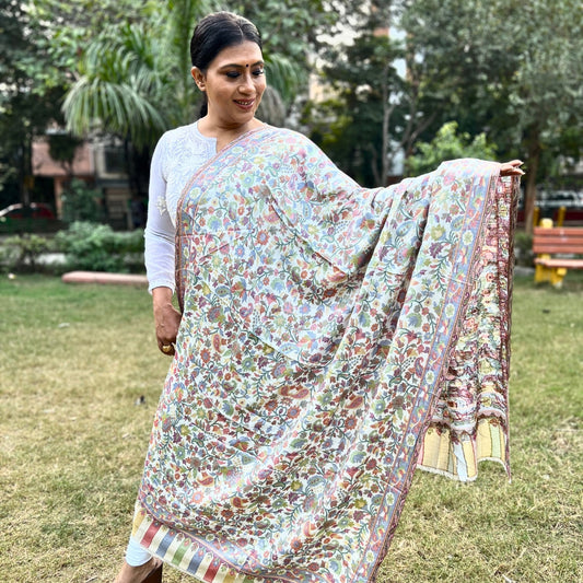 Kashmir's Kiss Kanni Shawls - Hand-Embroidered Elegance, Kissed by Tradition