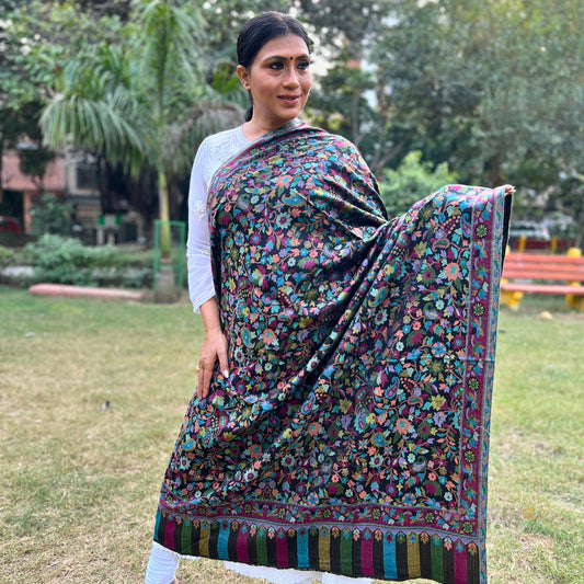 Radiance Embrace Kanni Shawls - A Modern Muse's Crown, Hand-Embroidered with Brilliance
