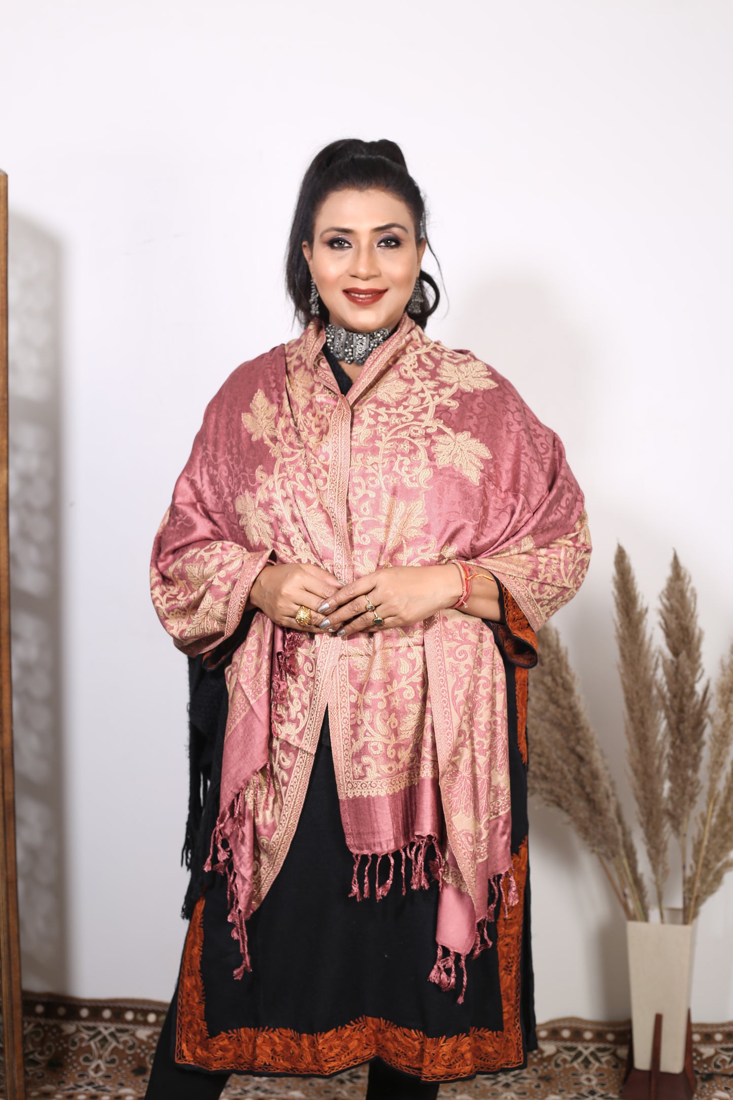 Regal Grace: Handcrafted Kashmiri Zari Stole – Weaving Mystery Collection